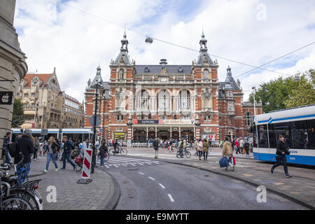 Leidse Square in Amsterdam. Il Stadsschouwburg di Amsterdam è il nome di un edificio teatrale a Leidseplein in Amsterdam i Foto Stock