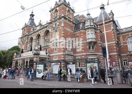 Leidse Square in Amsterdam. Il Stadsschouwburg di Amsterdam è il nome di un edificio teatrale a Leidseplein in Amsterdam i Foto Stock