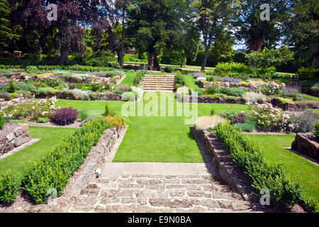 Il restaurato sunken garden a West Dean Gardens, West Sussex, in Inghilterra, Regno Unito Foto Stock