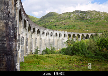 Glenfinnan viadotto ferroviario sul West Highland Line in Glenfinnan, Scozia Foto Stock