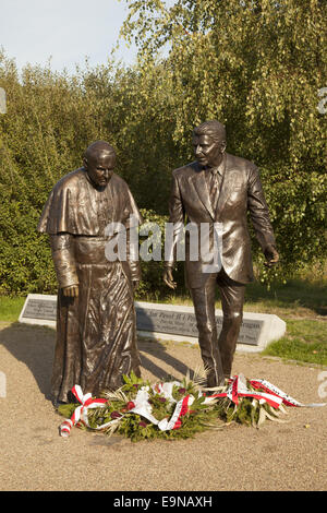 Monumento al Presidente Regan & Papa Giovanni Paolo II che sono gli eroi in Polonia per aiutare a rovesciare l'Unione Sovietica. Gdansk, Polonia. Foto Stock