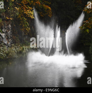 Magnifica fontana di danza in Butchard-giardino Foto Stock