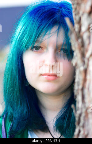 Ragazza con i capelli blu Foto Stock