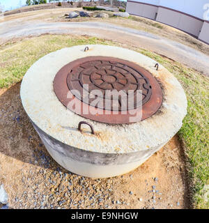 Round tombino di cemento Foto Stock