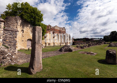 Vista dentro i motivi dei rovinato St Augustine's Abbey, Canterbury Kent. Foto Stock