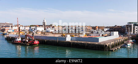 Una vista generale di costruzione in corso a Sir Ben Ainslie's America's Cup Challenge sulla base della campanatura in Old Portsmouth Foto Stock