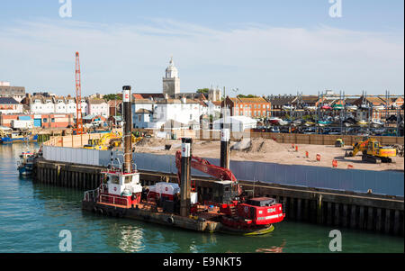 Una vista generale di costruzione in corso a Sir Ben Ainslie's America's Cup Challenge sulla base della campanatura in Old Portsmouth Foto Stock