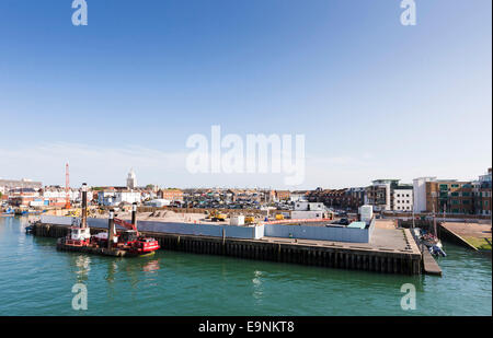 Una vista generale di costruzione in corso a Sir Ben Ainslie's America's Cup Challenge sulla base della campanatura in Old Portsmouth Foto Stock