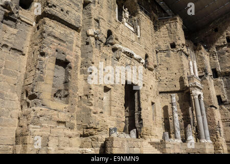 Scaenae frons del romano Théâtre antique d'Arancione / Teatro Antico di Orange, Provence-Alpes-Côte d'Azur, Vaucluse, Francia Foto Stock