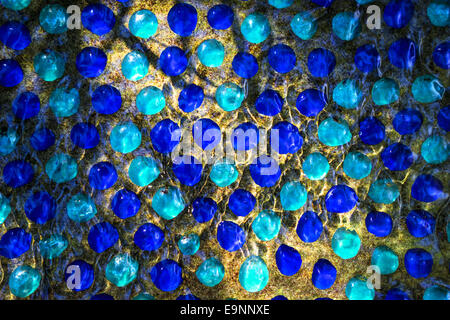 Pietre blu nell'acqua Foto Stock