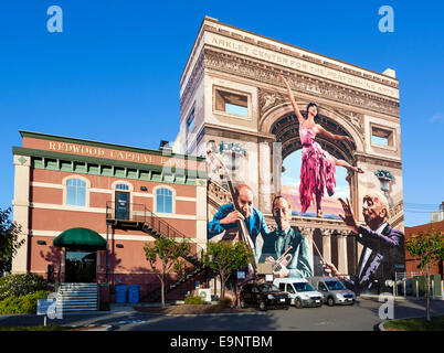 Il murale sulla schiena del Arkley Centro per le Arti dello Spettacolo, F Street, Eureka, Humboldt County, California, Stati Uniti d'America Foto Stock