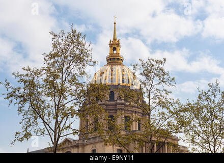 Vista della cupola des Invalides, il luogo di sepoltura di Napoleone Bonaparte, Parigi, Francia Foto Stock