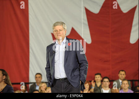 Vaughan, può., 30 ott 2014 - Primo Ministro Stephen Harper a una campagna-stile stop a Vaughan presso la Giuseppe & Wolf Lebovic comunità ebraica Campus di annunciare una serie di misure fiscali, compresa la lunga ha promesso di sdoppiamento di reddito. Credito: Victor Biro/Alamy Live News Foto Stock