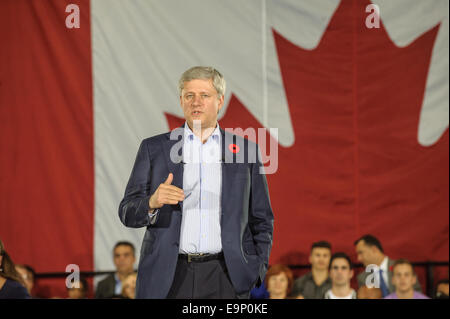 Vaughan, può., 30 ott 2014 - Primo Ministro Stephen Harper a una campagna-stile stop a Vaughan presso la Giuseppe & Wolf Lebovic comunità ebraica Campus di annunciare una serie di misure fiscali, compresa la lunga ha promesso di sdoppiamento di reddito. Credito: Victor Biro/Alamy Live News Foto Stock