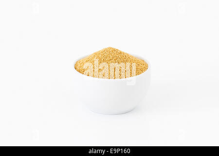 La quinoa semi su sfondo bianco Foto Stock