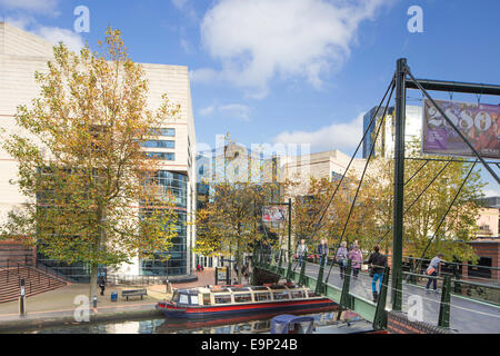 Luogo danielle e il centro esposizioni ICC in autunno sunshine, Birmingham, Inghilterra, Regno Unito Foto Stock