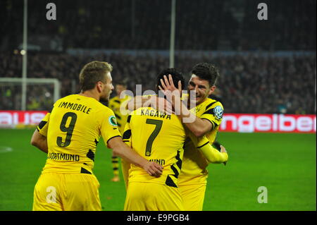 DFB-Pokal, FC St Pauli vs. BVB. Obiettivo per il Borussia Dortmund, fatta da Shinji Kagawa in 86 minuti. Solo uso editoriale. Foto Stock