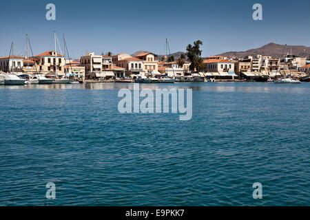 Il porto di Aegina Town nell'isola greca di Aegina, Grecia. Foto Stock