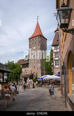 Il castello di Norimberga cortile con Heidenturm Nazioni Tower, NürnbergNürnberg del Land di Baviera, Media Franconia, Germania, Europa. Foto Stock