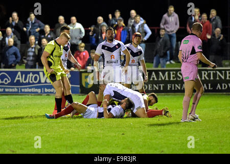 Galashiels, Regno Unito. 31 ott 2014. Campionato europeo di Rugby League Campionato Europeo Scozia RL vs Francia XII, Netherdale Galashiels provare prima di gioco da Ben Kavanagh (Widnes Vikings) ( Scozia RL ) (foto: Rob grigio) Credito: Rob grigio/Alamy Live News Foto Stock