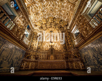 Gli interni del xvii secolo Sao Francisco chiesa in Salvador da Bahia, Brasile. Foto Stock