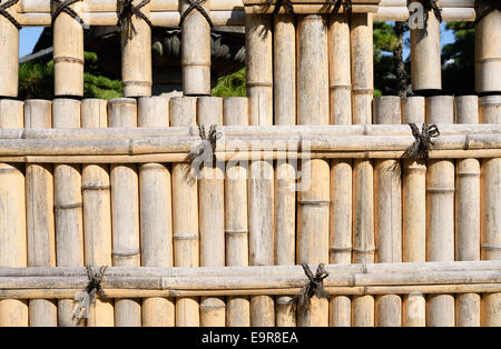 Recinto di bambù in un giardino giapponese Foto Stock