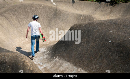 Il Serpente Run, la ROM Skate Park, Hornchurch, Essex, Regno Unito Foto Stock