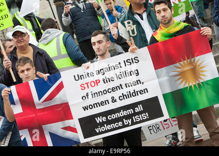 Liverpool, Regno Unito. 1 Novembre, 2014. Un anti-ISIS manifestazione si è tenuta nel centro di Liverpool, sabato 1 novembre 2014. I dimostranti sono contro l'organizzazione terrorista, Iside, e dire che sono il supporto di combattenti curdi in Siria. Credito: Christopher Middleton/Alamy Live News Foto Stock