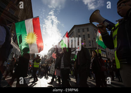 Liverpool, Regno Unito. 1 Novembre, 2014. Un anti-ISIS manifestazione si è tenuta nel centro di Liverpool, sabato 1 novembre 2014. I dimostranti sono contro l'organizzazione terrorista, Iside, e dire che sono il supporto di combattenti curdi in Siria. Credito: Christopher Middleton/Alamy Live News Foto Stock