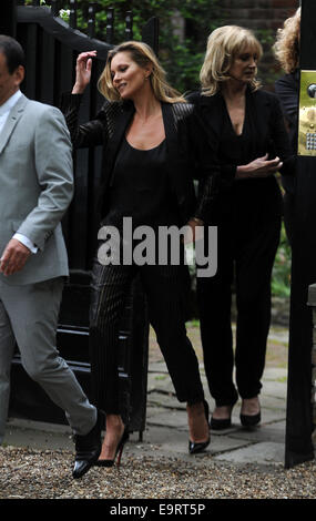 Kate Moss si vede la voce per il lancio di Topshop a Londra con: Kate Moss dove: Londra, Regno Unito quando: 29 Apr 2014 Foto Stock