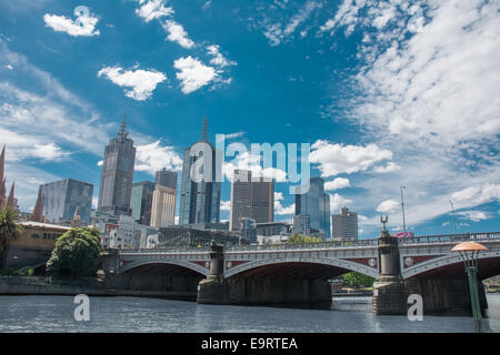 Princess ponte sopra il fiume Yarra e dello Skyline di Melbourne Victoria Australia Foto Stock