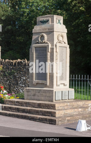 Il cenotafio o war memorial a Corsham, Wiltshire Foto Stock