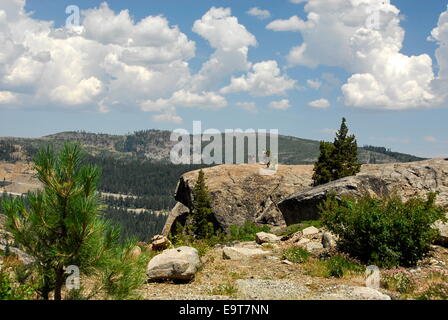 Arrampicatori sul Donner Pass in Sierra Nevada, in California Foto Stock