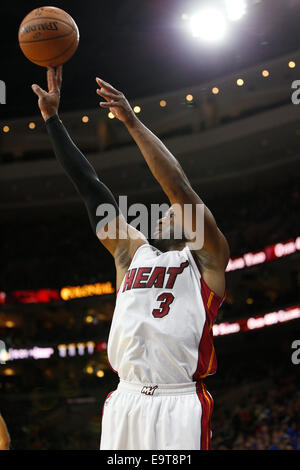 1 Novembre 2014: Miami Heat guard Dwyane Wade (3) Spara la palla durante il gioco NBA tra Miami Heat e la Philadelphia 76ers presso la Wells Fargo Center di Philadelphia, Pennsylvania. Il Miami Heat ha vinto 114-96. (Christopher Szagola/Cal Sport Media) Foto Stock