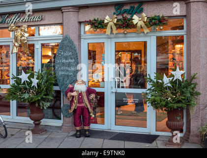 Coffee shop ingresso, festa di Natale decorazioni, Germania Foto Stock