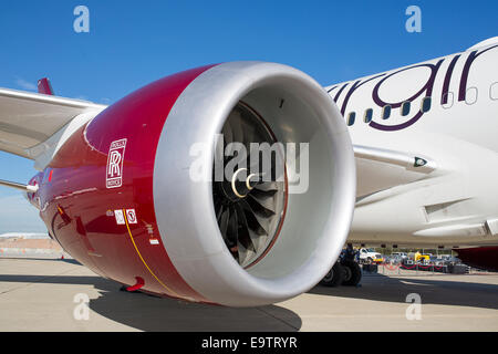 Una Rolls Royce Trent 1000 motore turbofan montati su un nuovo Boeing 787 Dreamliner per la Virgin Atlantic. Foto Stock