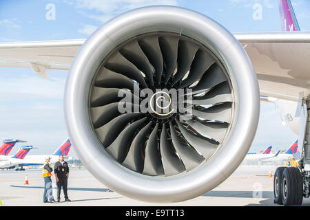 Una Rolls Royce Trent 1000 motore turbofan montati su un nuovo Boeing 787 Dreamliner per la Virgin Atlantic. Foto Stock