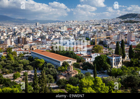 Una vista della città di Atene skyline da Marte collina vicino all'Acropoli. Foto Stock