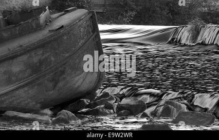 Chiatta a Castleford ponte pedonale Foto Stock