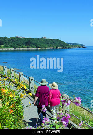Un paio di passeggiate sul lungomare a Falmouth in Cornovaglia, Regno Unito Foto Stock