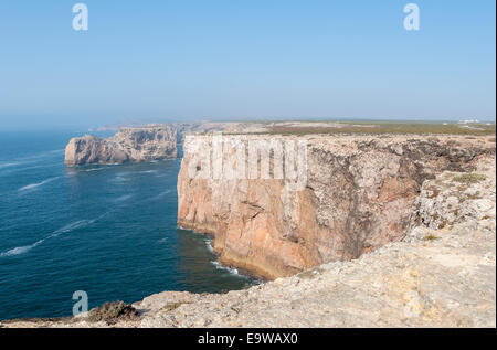 Riva scogliera di Capo San Vincenzo, il punto southwesternmost in Portogallo. Foto Stock