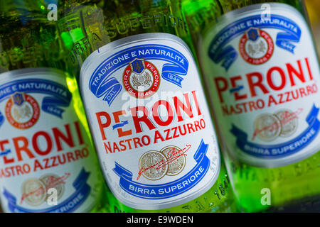 Bottiglie Peroni, bottiglia di birra Foto Stock