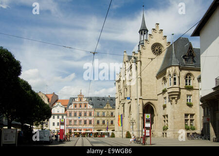 Vista sul mercato del pesce di Erfurt con city hall Foto Stock