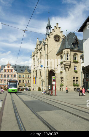 Vista sul mercato del pesce di Erfurt con city hall Foto Stock