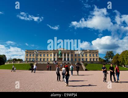 Il palazzo reale di Oslo, Norvegia Foto Stock