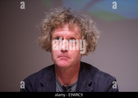 Grayson Perry per discutere della sua mostra presso la National Portrait Gallery in combinazione con il canale 4 serie "Chi siete?". Foto Stock