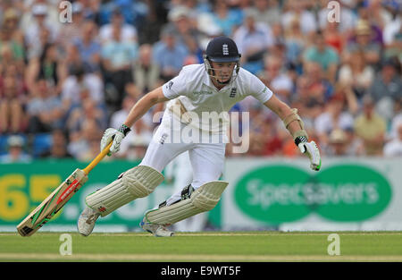 Cricket - Sam Robson di Inghilterra in azione durante la Investec secondo test match contro lo Sri Lanka a Headingley nel 2014 Foto Stock