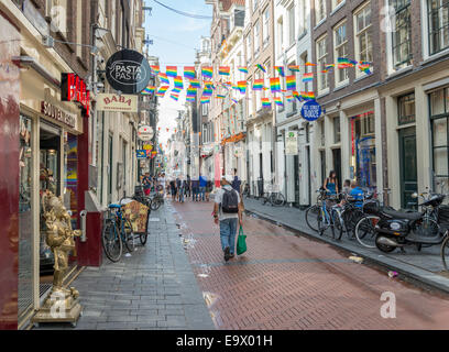 AMSTERDAM, circa agosto 2014: distretto a luci rosse nelle prime ore del mattino. Ogni anno da circa 4 milioni di turisti circa Foto Stock