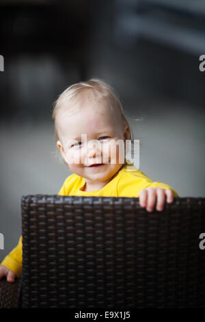 Bambina all'aperto Foto Stock