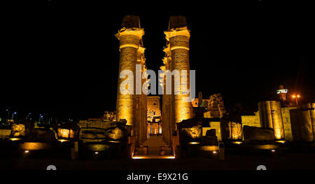 Colonnato di Amenofi III del Tempio di Luxor - Tempio di Luxor . Foto Stock